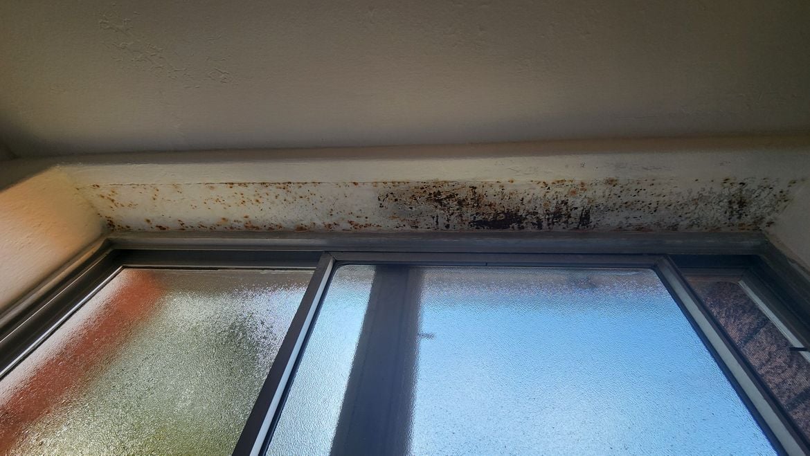 lintel.jpg lintel.jpg