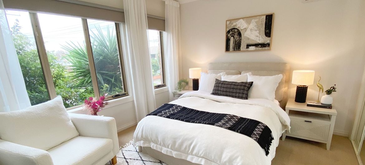 Luxury bedroom on a modest budget.jpg Luxury bedroom on a modest budget.jpg