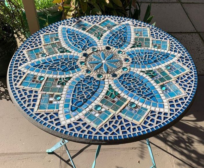 Mosaic upcycled table.jpeg Mosaic upcycled table.jpeg