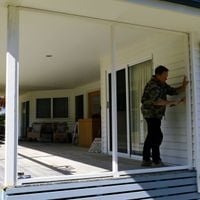 Step 6 Position frame.jpg Step 6 Position frame.jpg