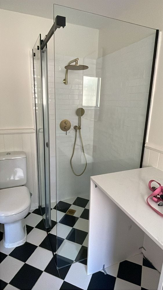 Shower 1.JPG Shower 1.JPG