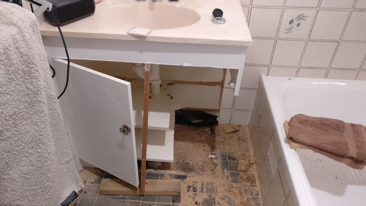 Bathroom 1b.jpg Bathroom 1b.jpg