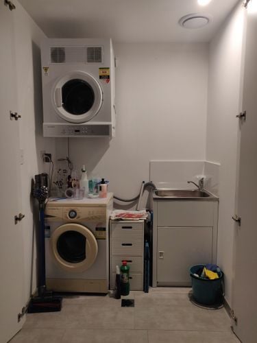 Laundry1.jpeg Laundry1.jpeg