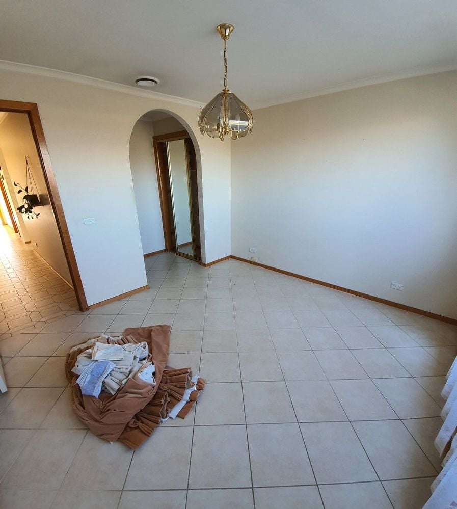 old-bedroom.jpg old-bedroom.jpg