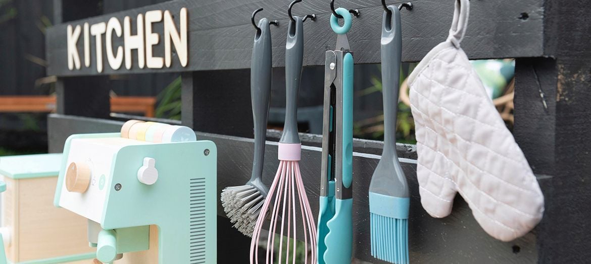 Henry mud kitchen.jpeg Henry mud kitchen.jpeg