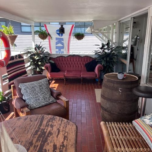 balcony.jpg balcony.jpg