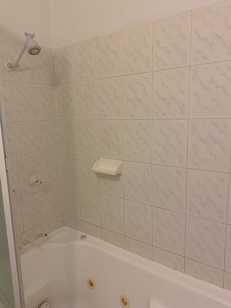 Bath 1 Before.jpg Bath 1 Before.jpg