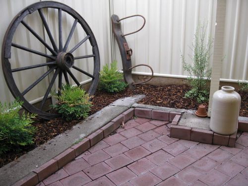 Wagon Wheel, Bullock Yoke & Clay Jug IMG_2778 (36).JPG