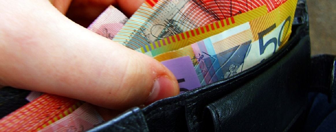 Australian_banknotes_in_wallet.jpg Australian_banknotes_in_wallet.jpg