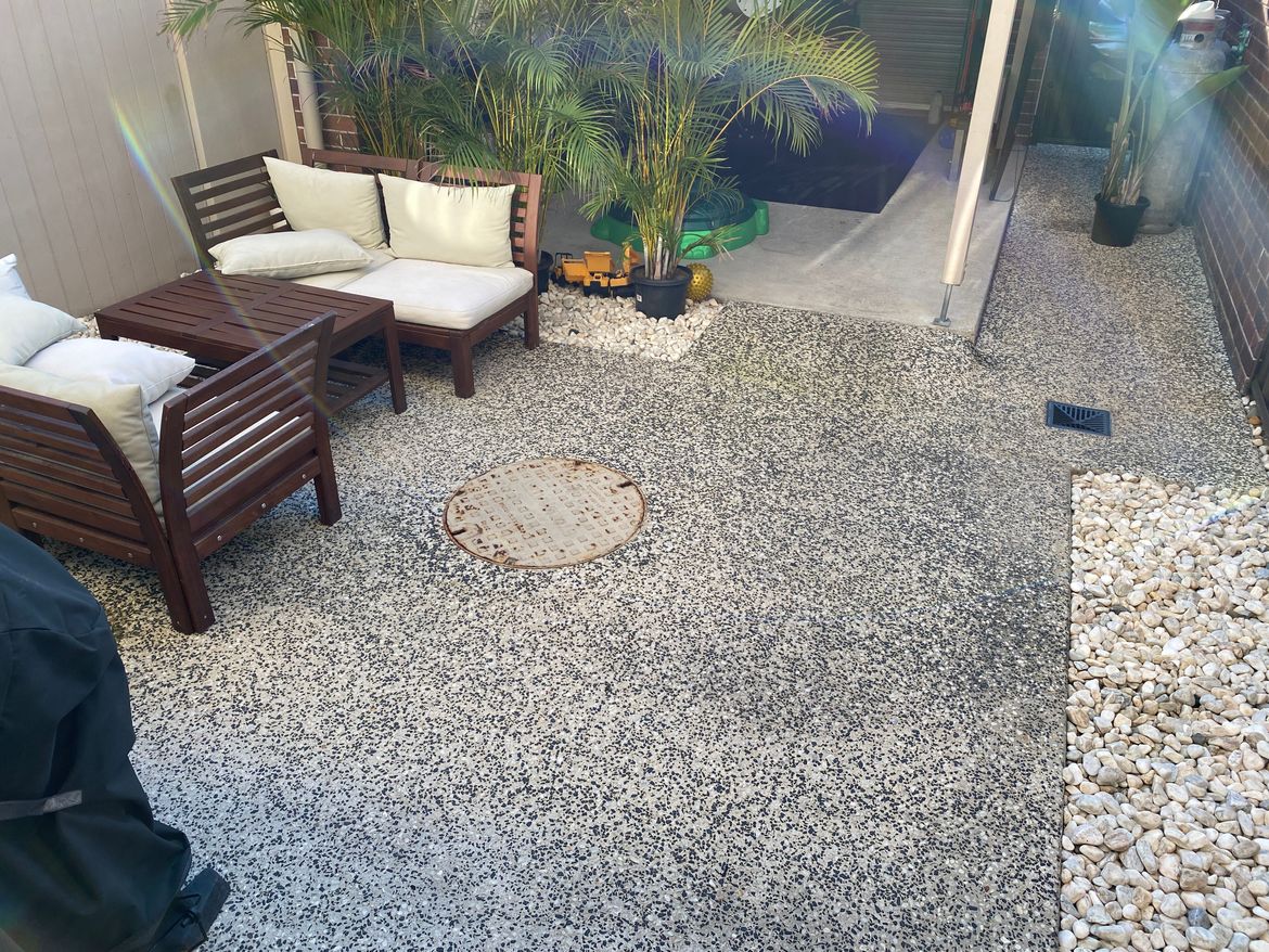 courtyard2.JPG courtyard2.JPG