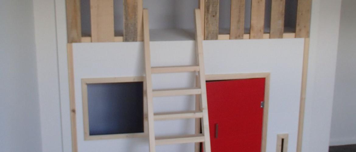 WoodalwaysworksWardrobeCubby.png WoodalwaysworksWardrobeCubby.png