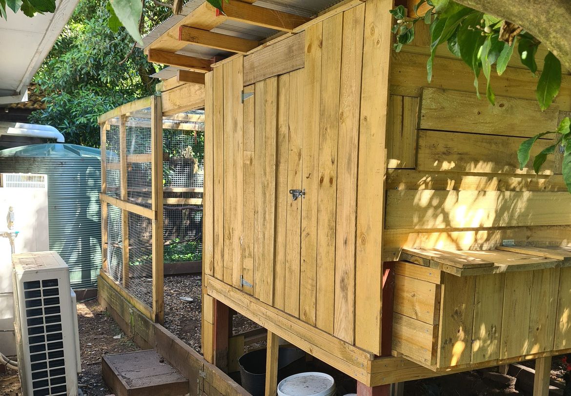 Chicken coop deluxe.jpg Chicken coop deluxe.jpg