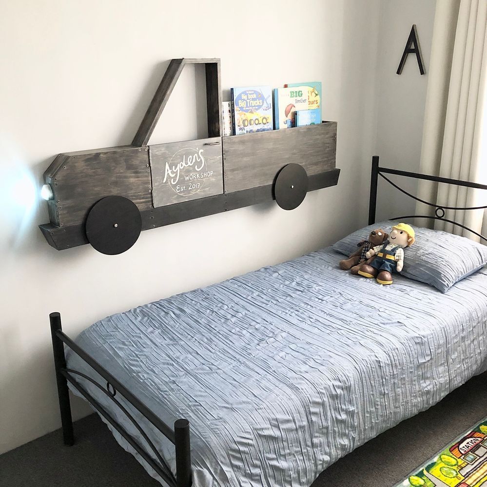 uteshelf.jpeg uteshelf.jpeg