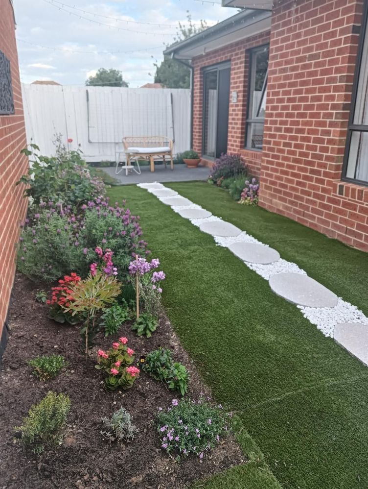 Garden3.jpg Garden3.jpg