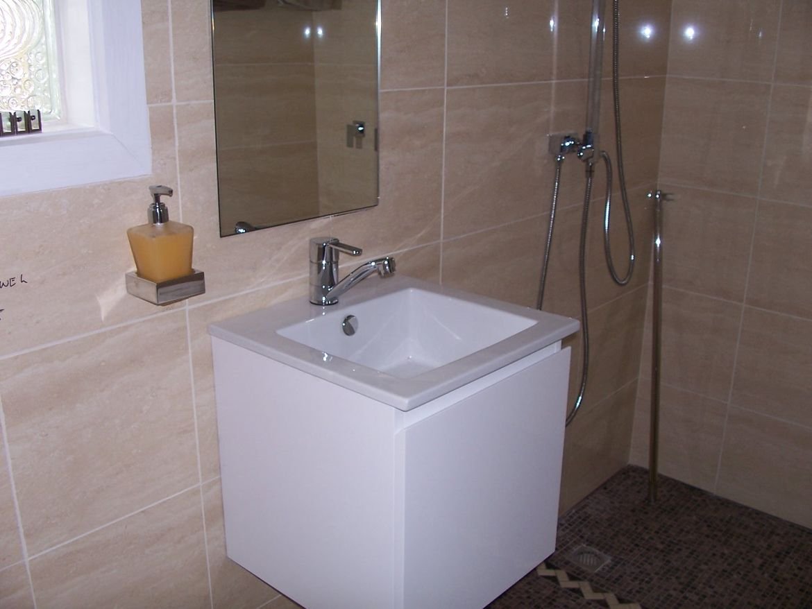 En Suite Hand Basin.JPG En Suite Hand Basin.JPG