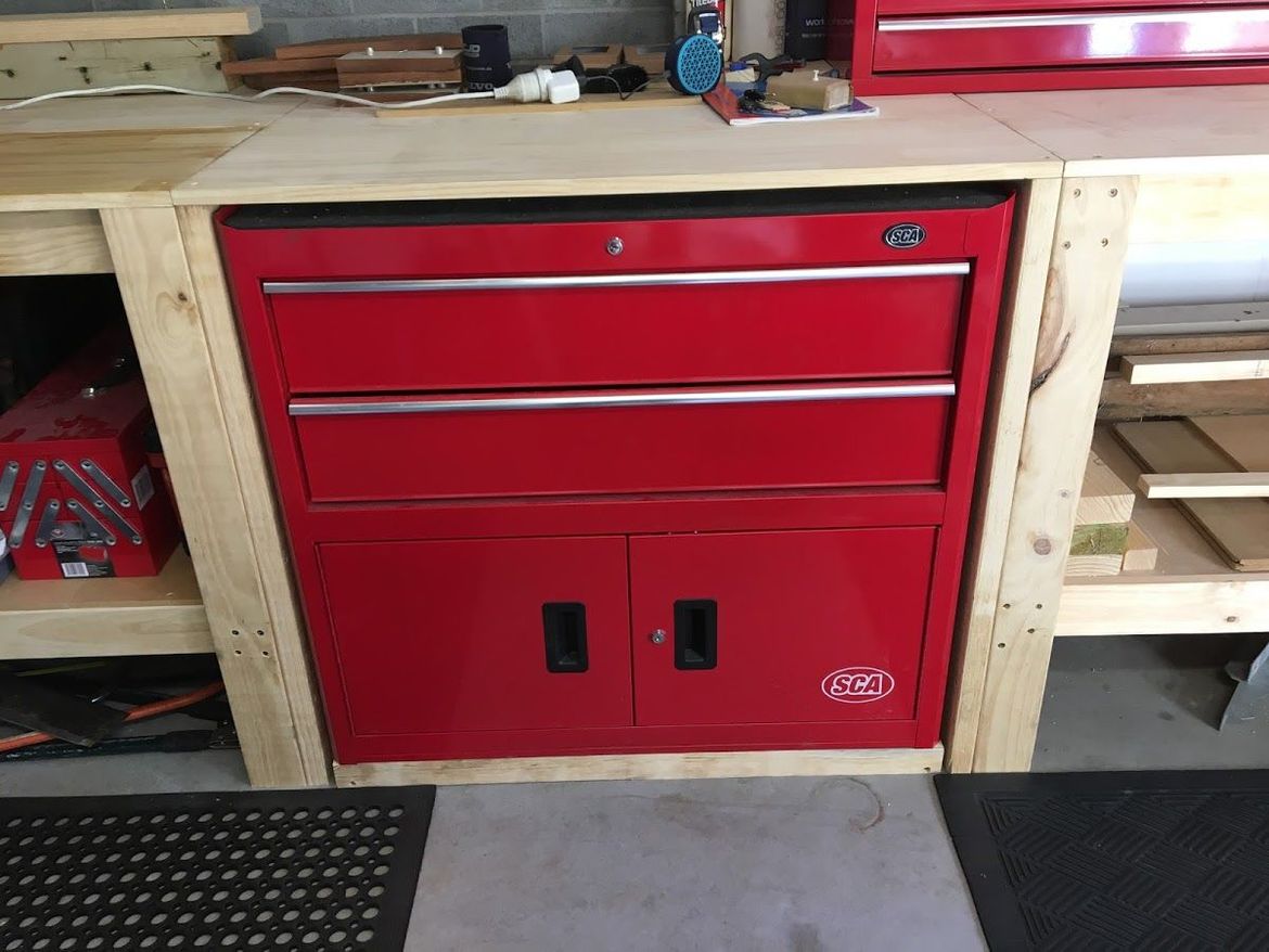 built-in toolbox on workbench.jpeg built-in toolbox on workbench.jpeg