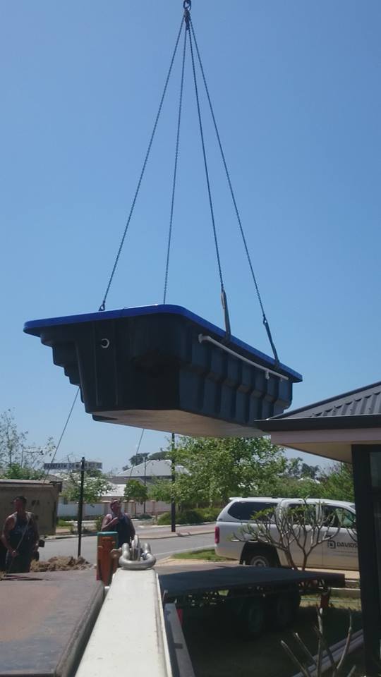 poollift.jpg poollift.jpg