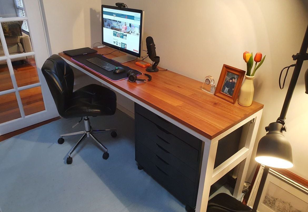 NhamDesk.jpeg NhamDesk.jpeg