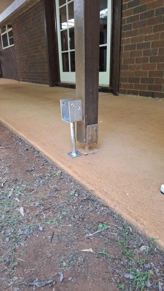 Veranda Posts 2.jpg Veranda Posts 2.jpg