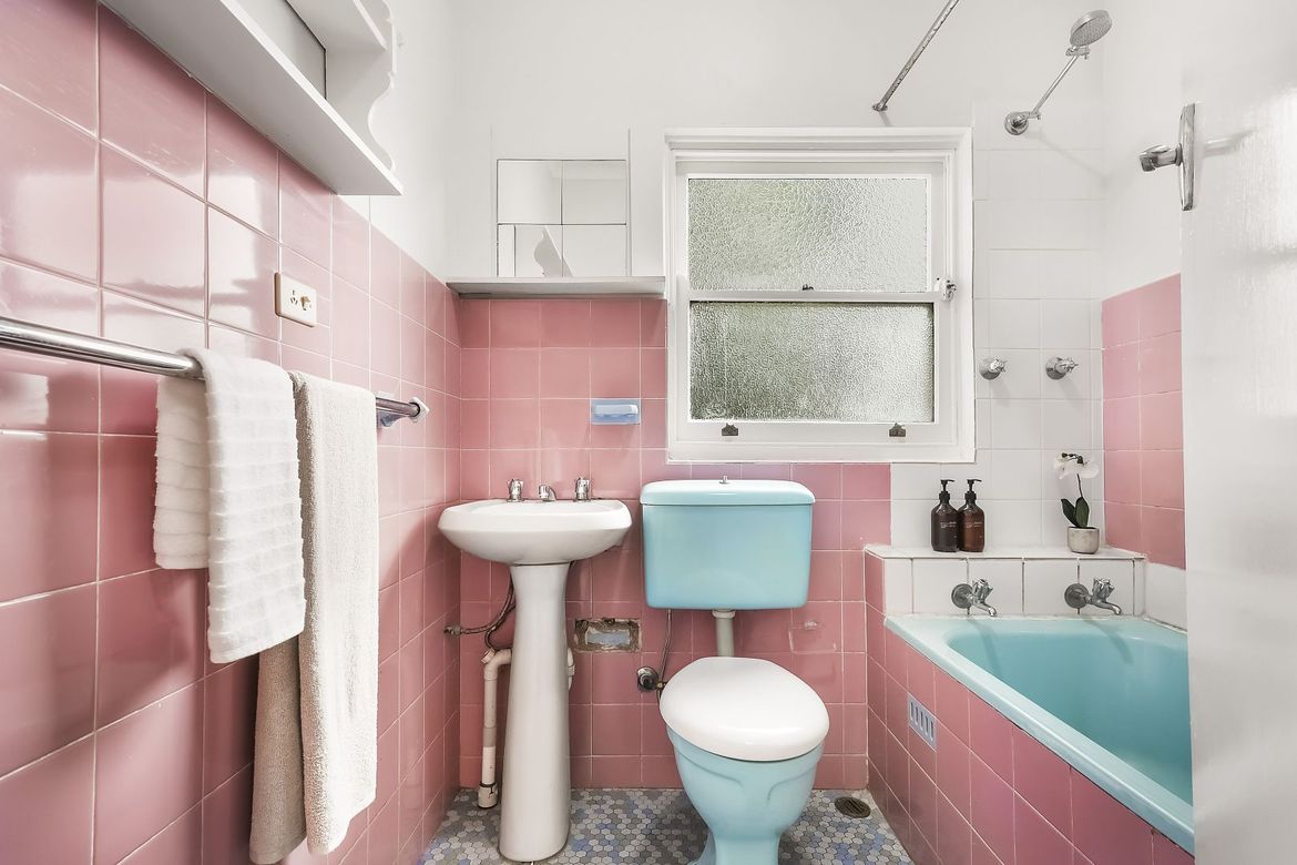 Bathroom.jfif Bathroom.jfif