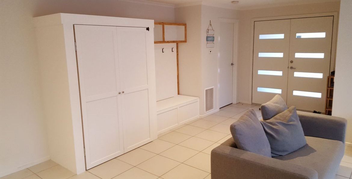 Coat rack bench office.jpeg Coat rack bench office.jpeg