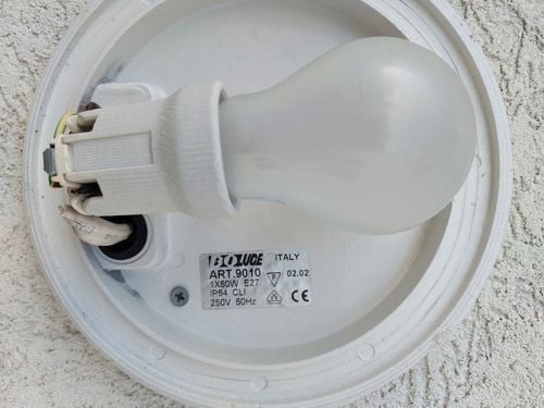 outdoor-light.jpg outdoor-light.jpg