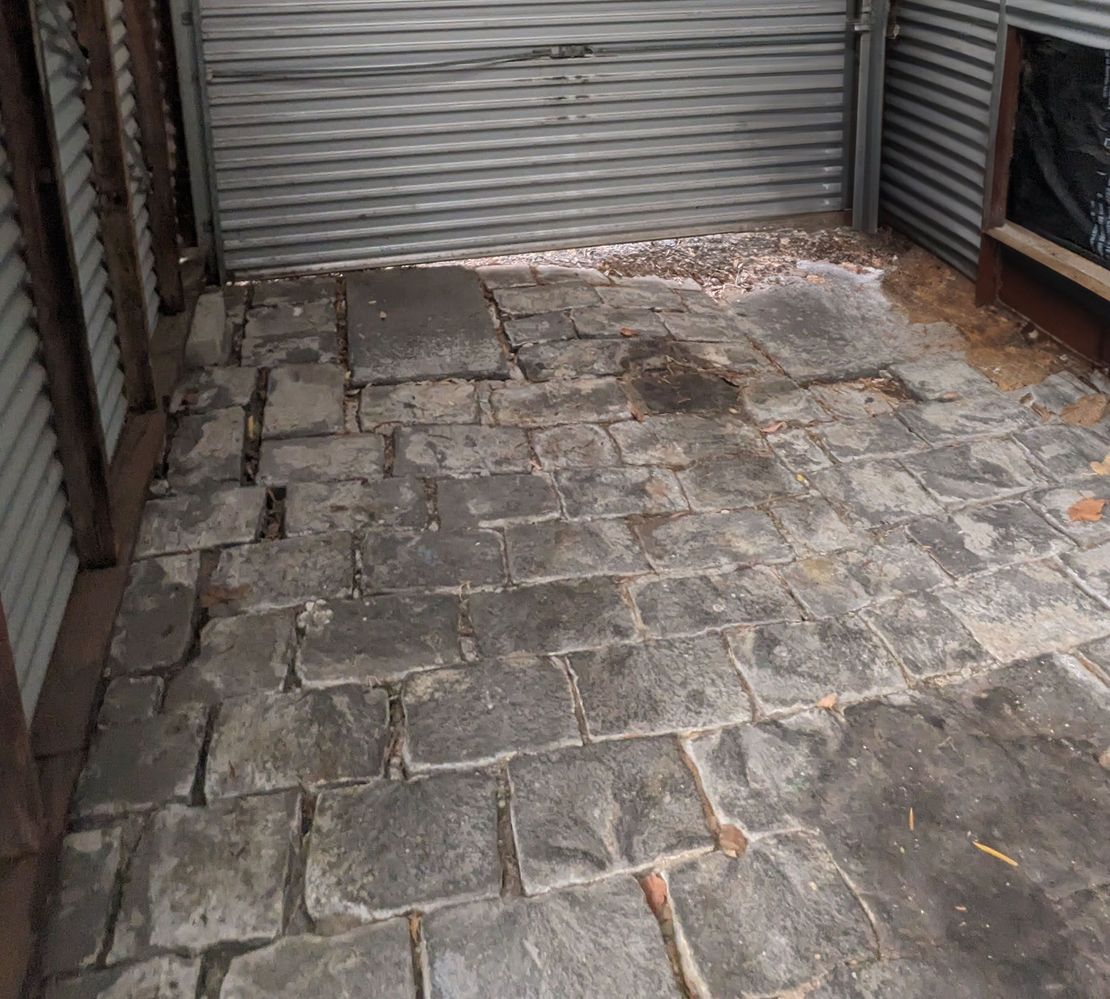 Garage floor.jpg Garage floor.jpg