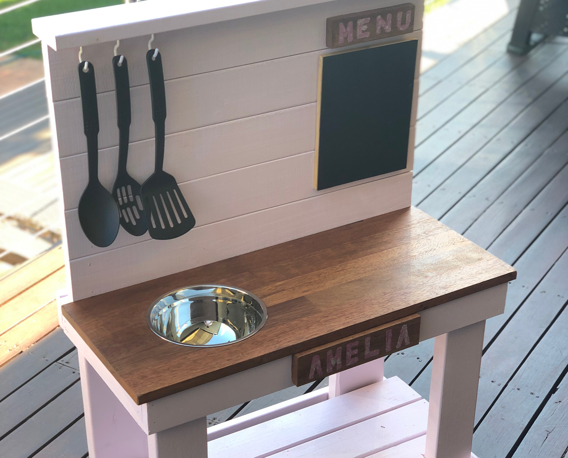 Noah mud kitchen.png Noah mud kitchen.png