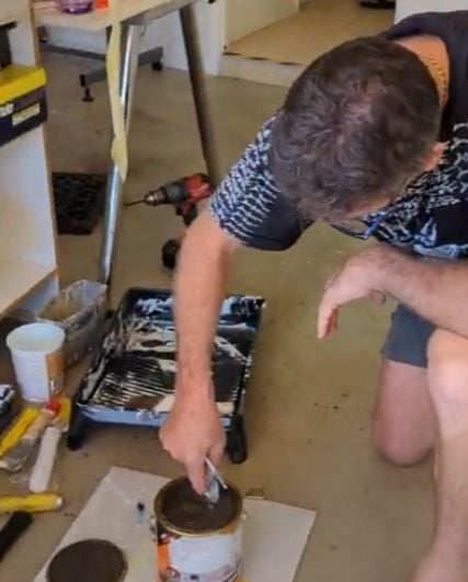 mix the paint.JPG mix the paint.JPG