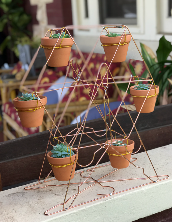 hanger1.png hanger1.png