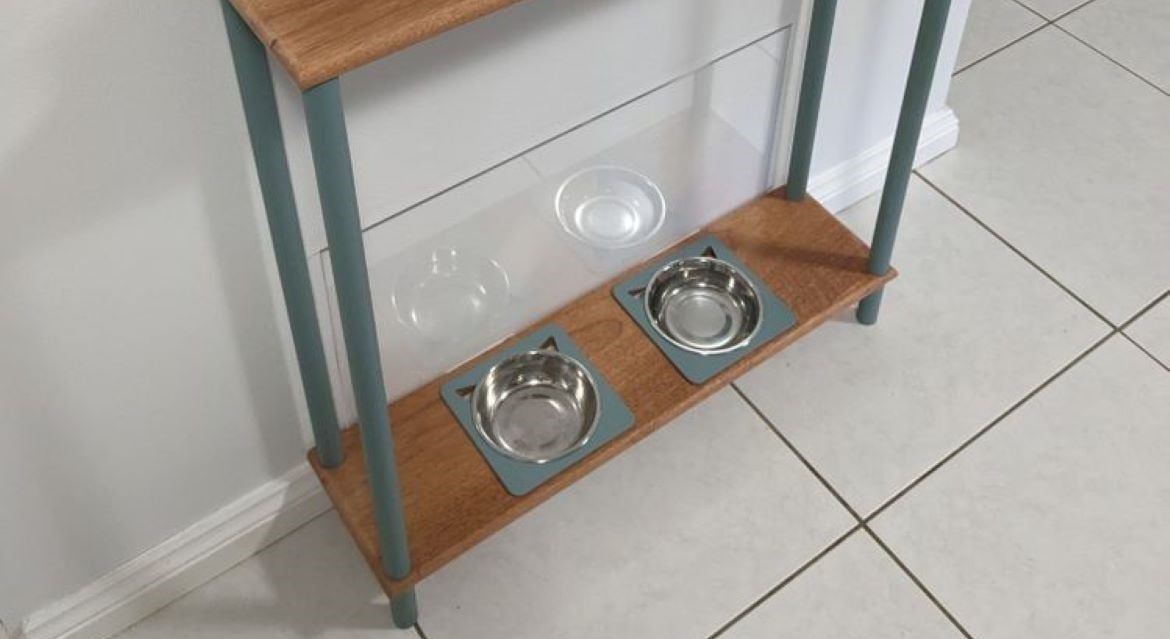 Cat feeding station.jpg Cat feeding station.jpg