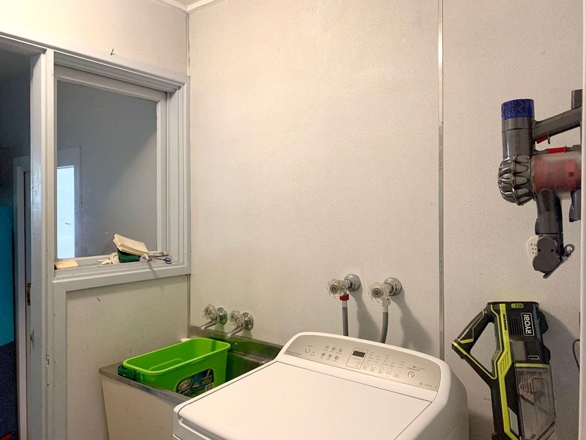 oldlaundry.jpg oldlaundry.jpg