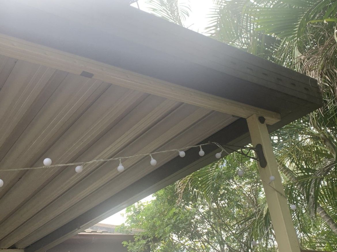 Outdoor2.jpg Outdoor2.jpg