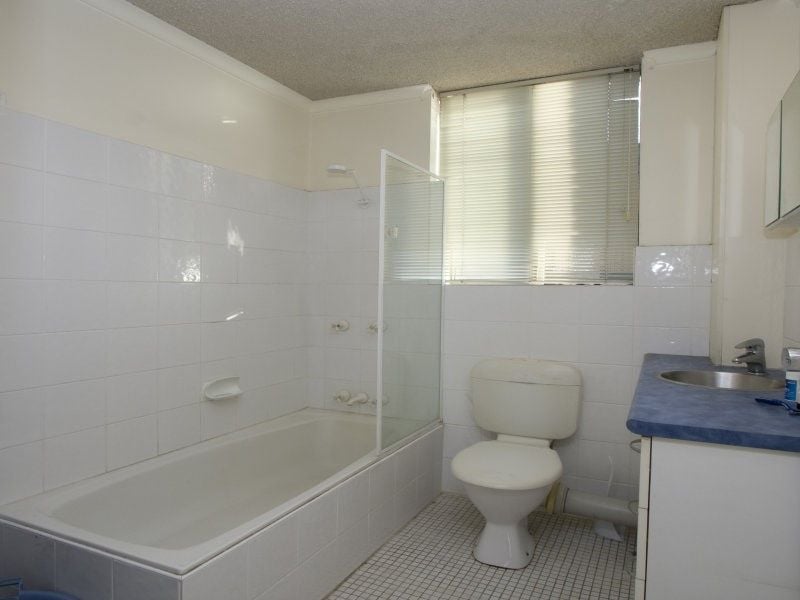 Old Bathroom.jpg Old Bathroom.jpg