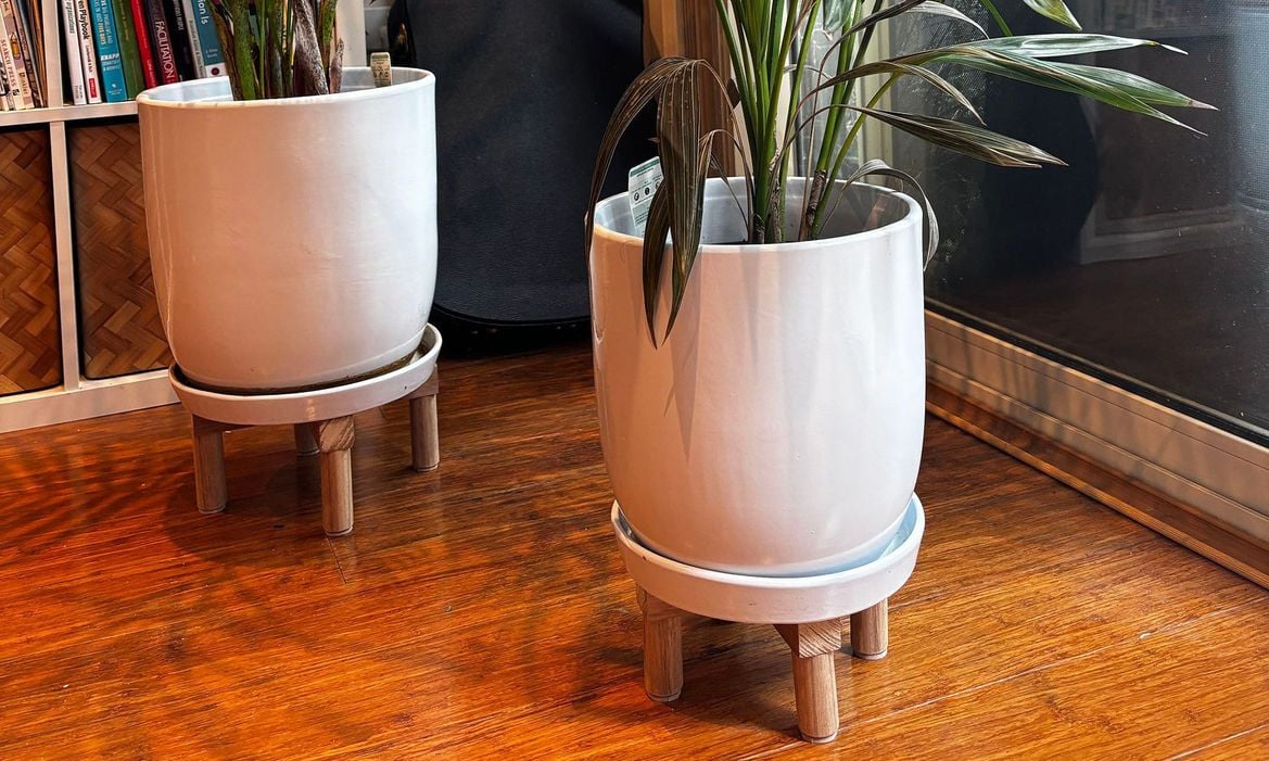 Plant pot stands by Benskimo.jpg Plant pot stands by Benskimo.jpg