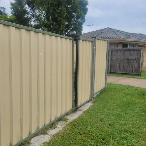 How to fix a Colorbond fence gate not straight? - Bunnings Workshop ...