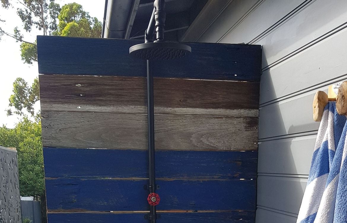 D.I.Y. outdoor shower.jpg D.I.Y. outdoor shower.jpg