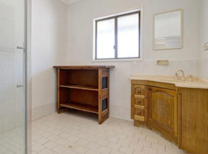 unrenovated_bathroom.jpeg unrenovated_bathroom.jpeg