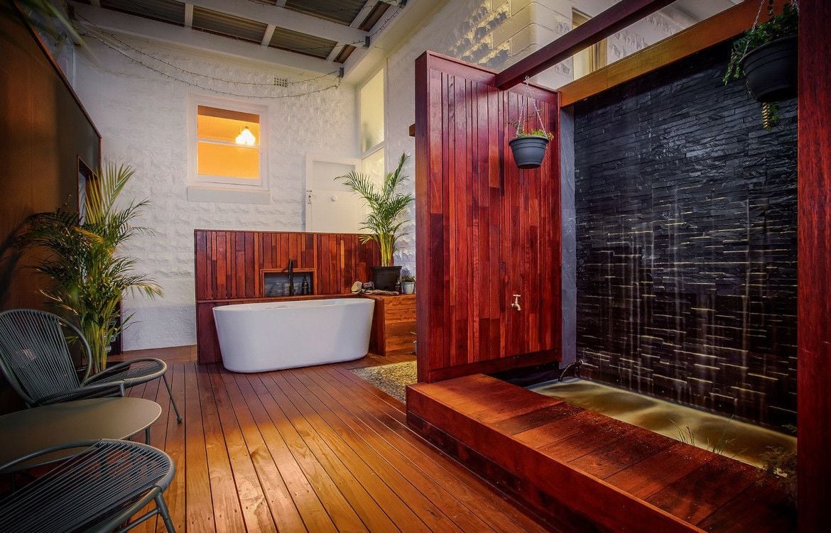 outdoor-bathroom.jpeg outdoor-bathroom.jpeg