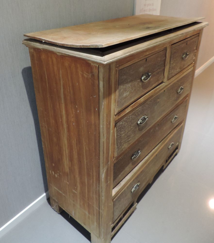 Cabinet 2.JPG Cabinet 2.JPG