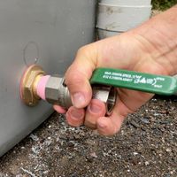 15.3 Add the tank valve.jpg 15.3 Add the tank valve.jpg