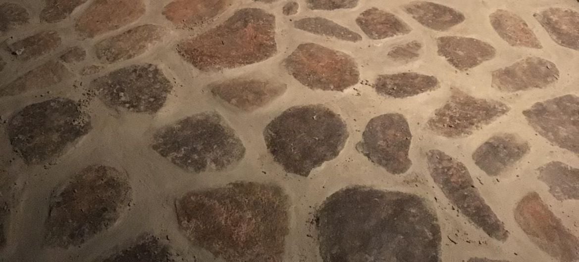 Outdoor bathroom with solid rock floor.jpg Outdoor bathroom with solid rock floor.jpg