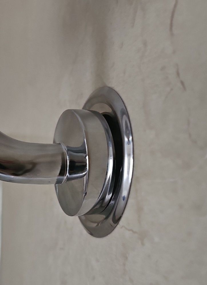 shower gap.jpg shower gap.jpg