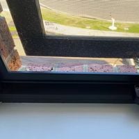 1.2 Damaged Screen.jpg 1.2 Damaged Screen.jpg