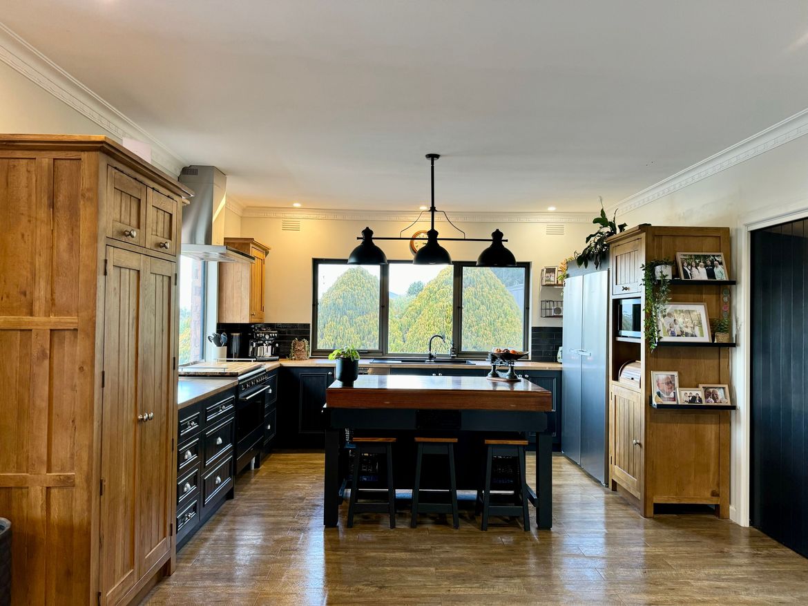 Budget country and industrial-style kitchen renovation - Bunnings ...