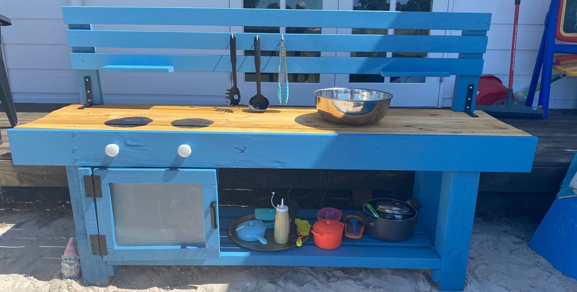 Outdoor mud kitchen.jpeg Outdoor mud kitchen.jpeg