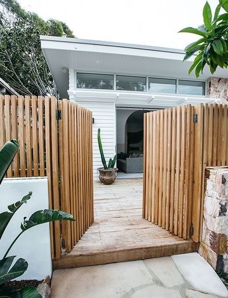 fence2.jpg fence2.jpg