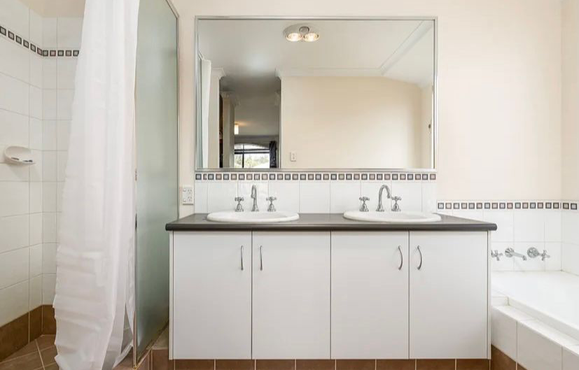 Bathroom before.png Bathroom before.png