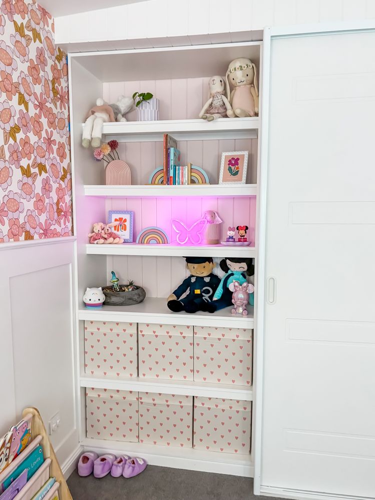 Book Shelf.jpg Book Shelf.jpg