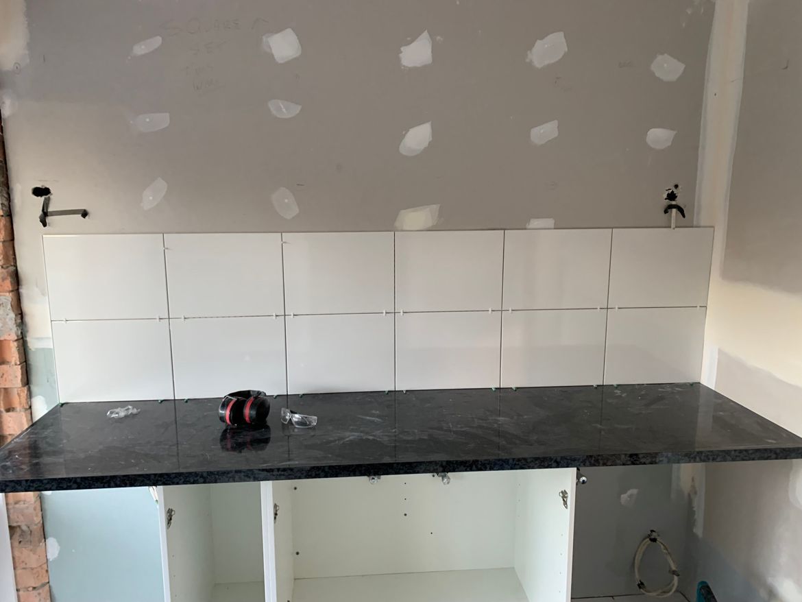 Walls tiles in.JPG Walls tiles in.JPG